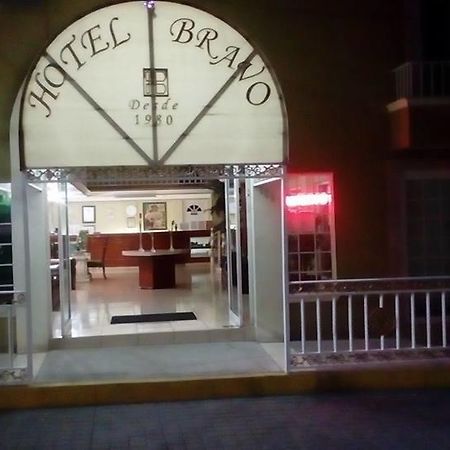 Hotel Bravo テピク エクステリア 写真