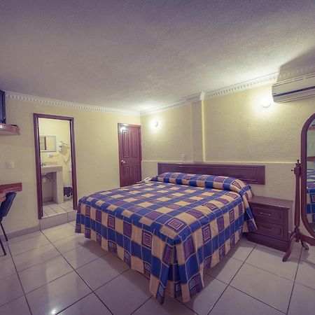 Hotel Bravo テピク エクステリア 写真